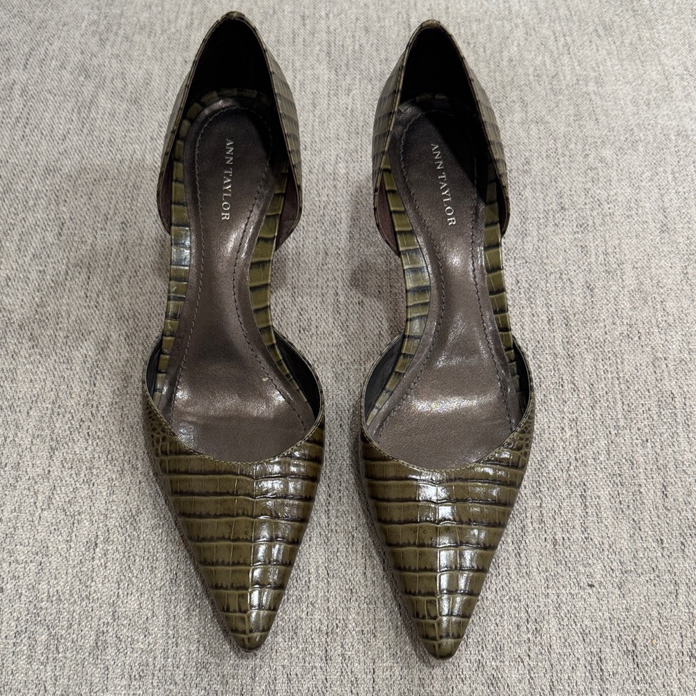 Ann Taylor crocodile leather kitten heels pointed toe